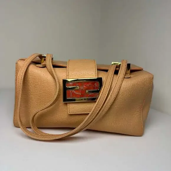 Bolso de hombro Fendi Mamma Baguette de cuero rosa ref.1597905 - - Picture 1 of 8